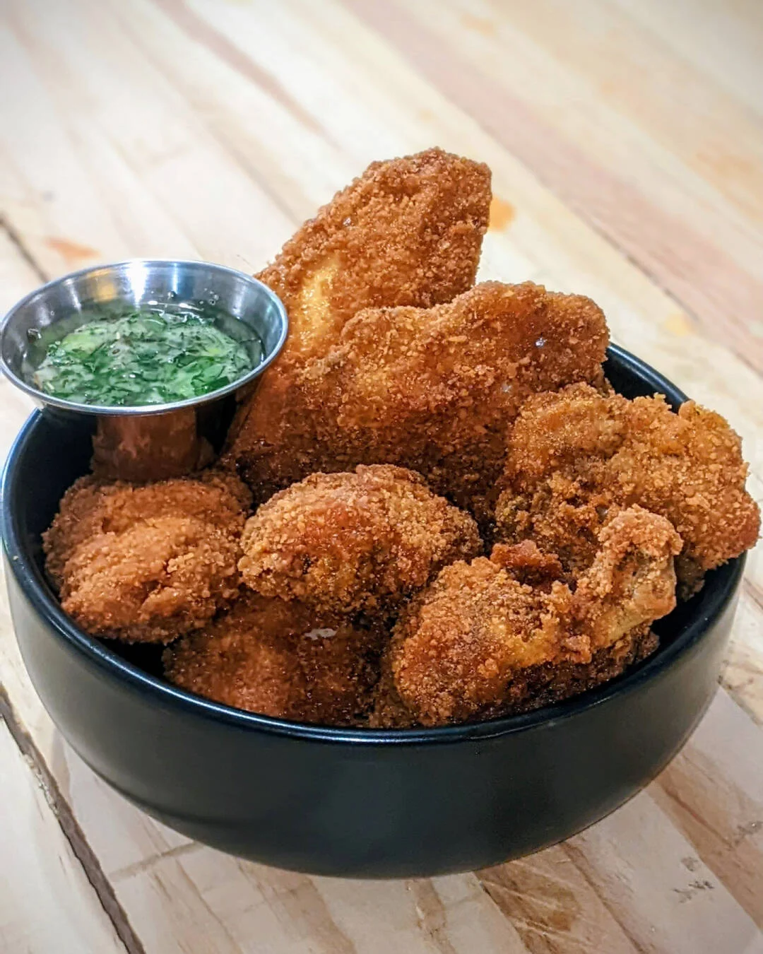 Ailes de poulet caramélisées, glaze épicé antillais